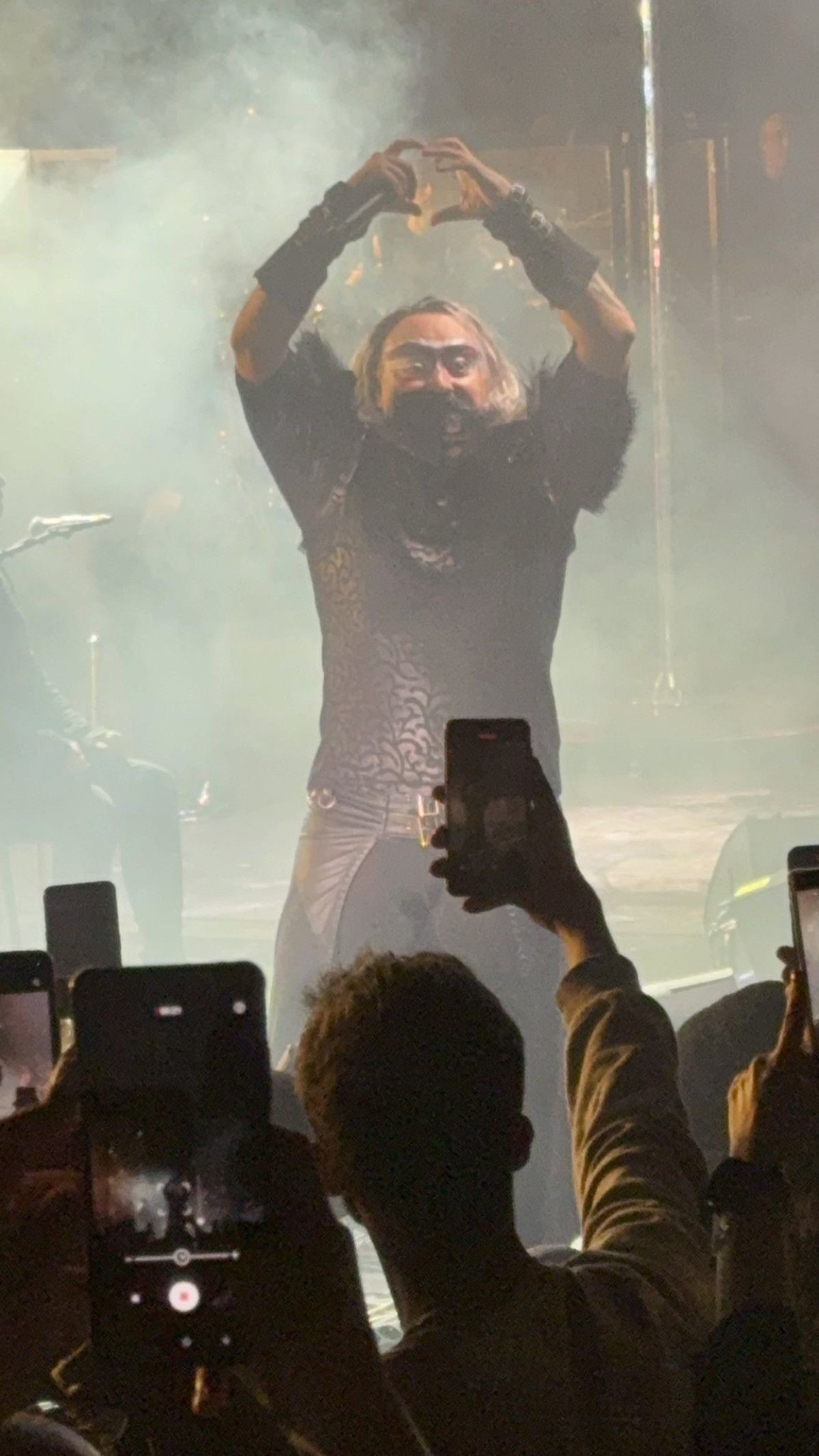 hayko cepkinin sahne tarzi sasirtti gorenler yorum yagdirdi 1 eRIvME88