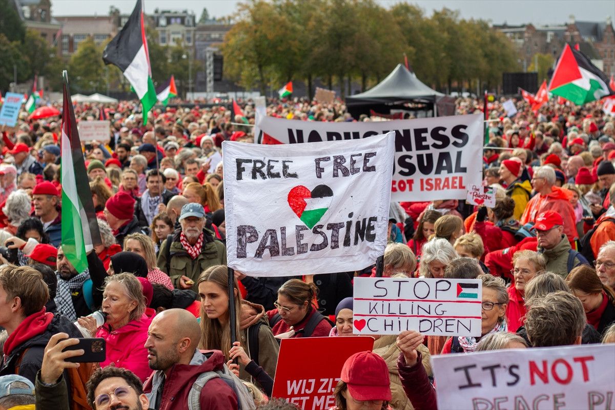 hollandada israil protestosu 250 bin kisi hukumete karsi sokaklara dokuldu 0 rw1FqMnC