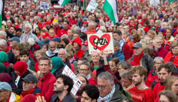 hollandada israil protestosu 250 bin kisi hukumete karsi sokaklara dokuldu mSEqbQPe