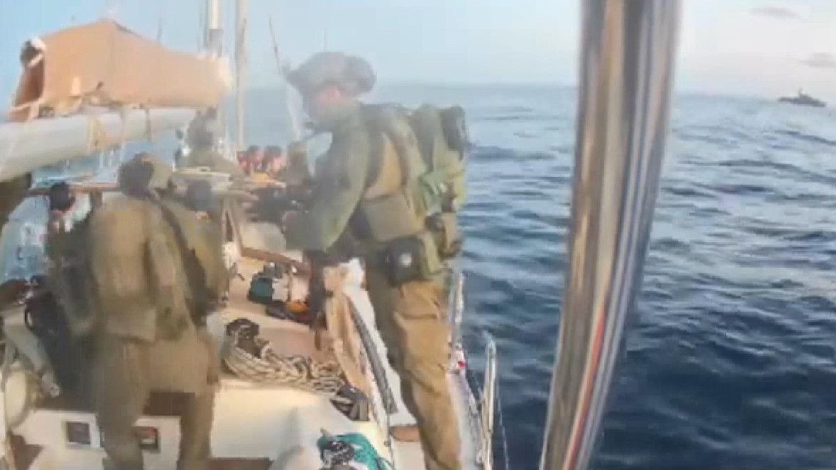 israil askerlerinin sumud filosundaki tekneye baskin ani goruntulendi 2 mzrvlsYh