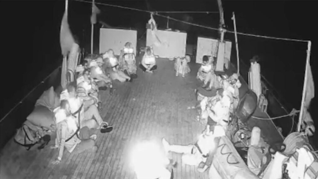 israil donanmasi kuresel sumud filosundaki gemilere saldirdi gN6a37lK