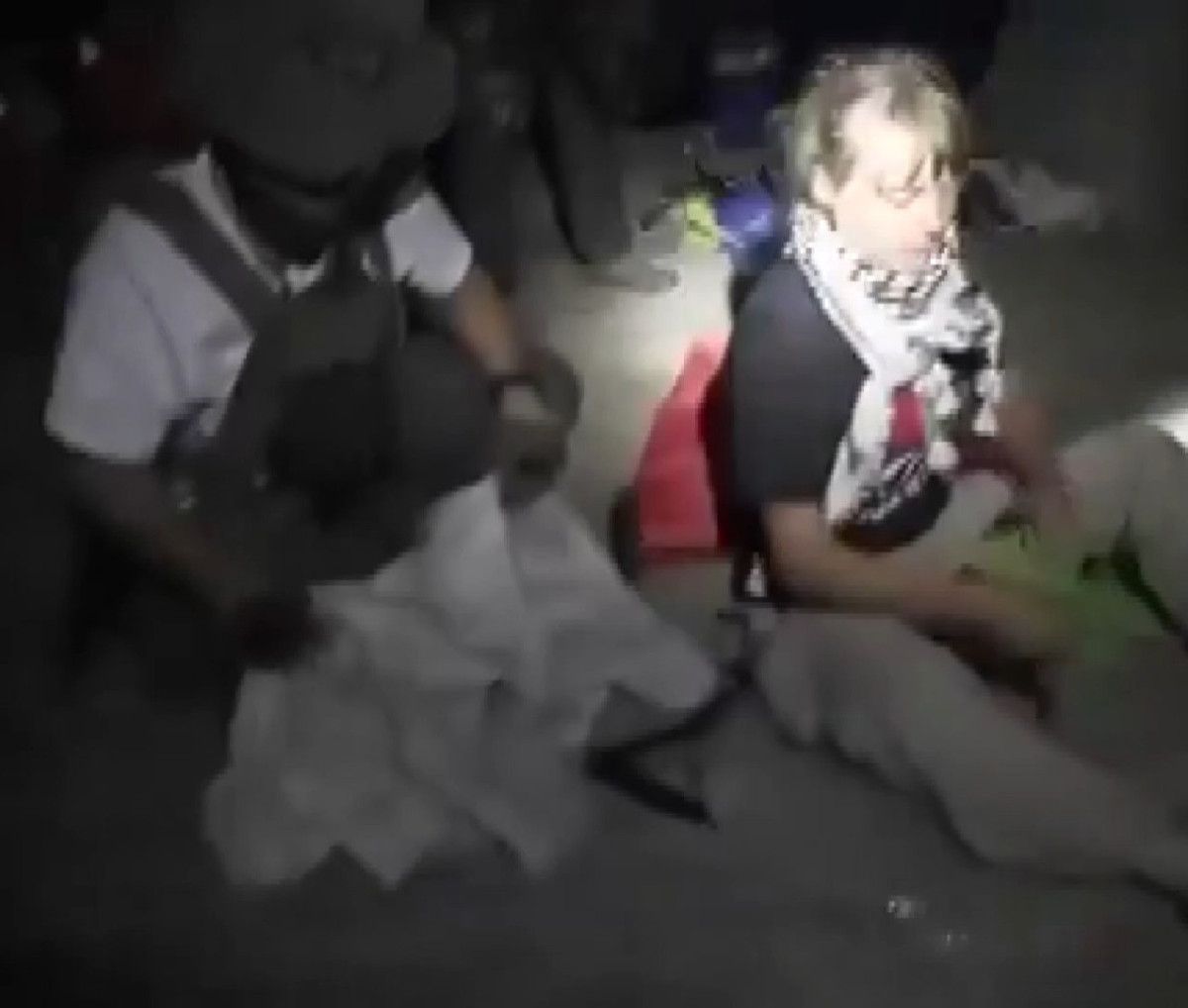 İsrail, Greta Thunberg'in gözaltına alındığı görüntüleri paylaştı 1 israil greta thunbergin gozaltina alindigi goruntuleri paylasti 0 TcbFK4Xu