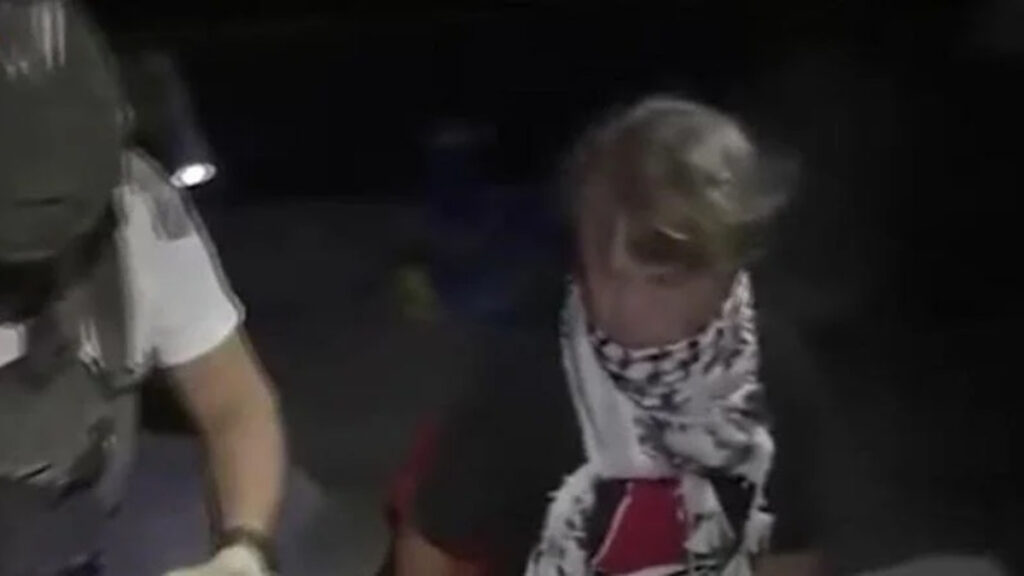 israil greta thunbergin gozaltina alindigi goruntuleri paylasti 8TAgtbIw