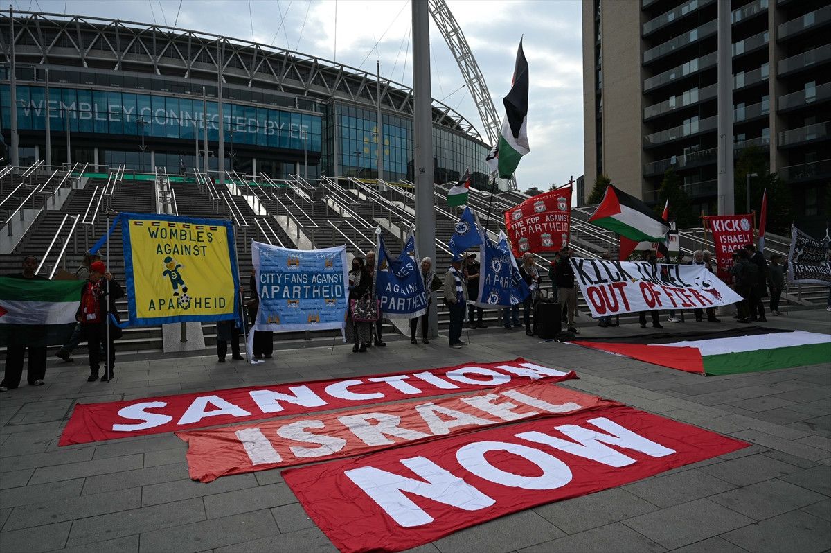israilin men edilmesini isteyen protestocular wembley stadina yurudu 6 dmgJmQTR