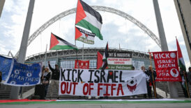 israilin men edilmesini isteyen protestocular wembley stadina yurudu 8TDA2hCa