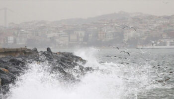 istanbul valiligi saat vererek firtina uyarisi yapti KUEVKEzs