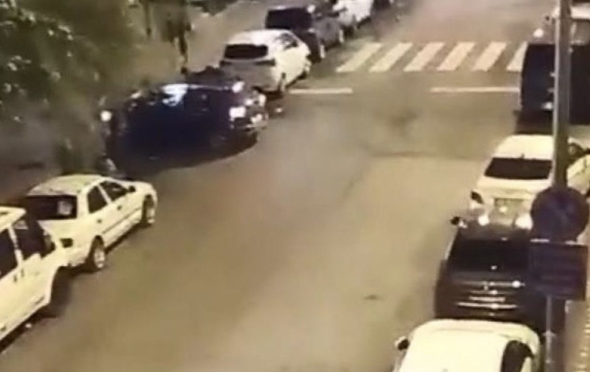 istanbulda dakikalar icinde kuyumcudan 3 kg altin caldilar o anlar kamerada 2 CLFWaPec