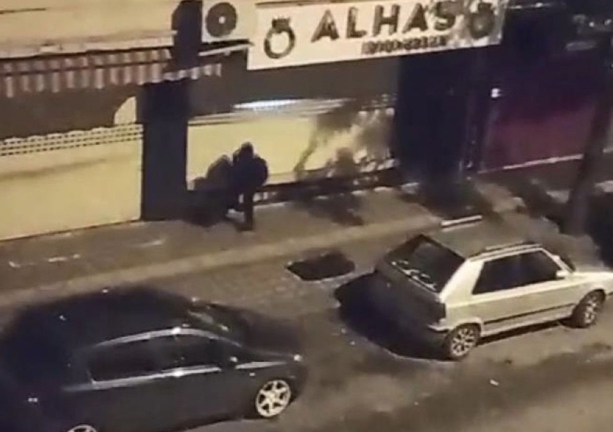 istanbulda dakikalar icinde kuyumcudan 3 kg altin caldilar o anlar kamerada 3 m4OlCE4G