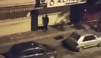 istanbulda dakikalar icinde kuyumcudan 3 kg altin caldilar o anlar kamerada KgYBvB95