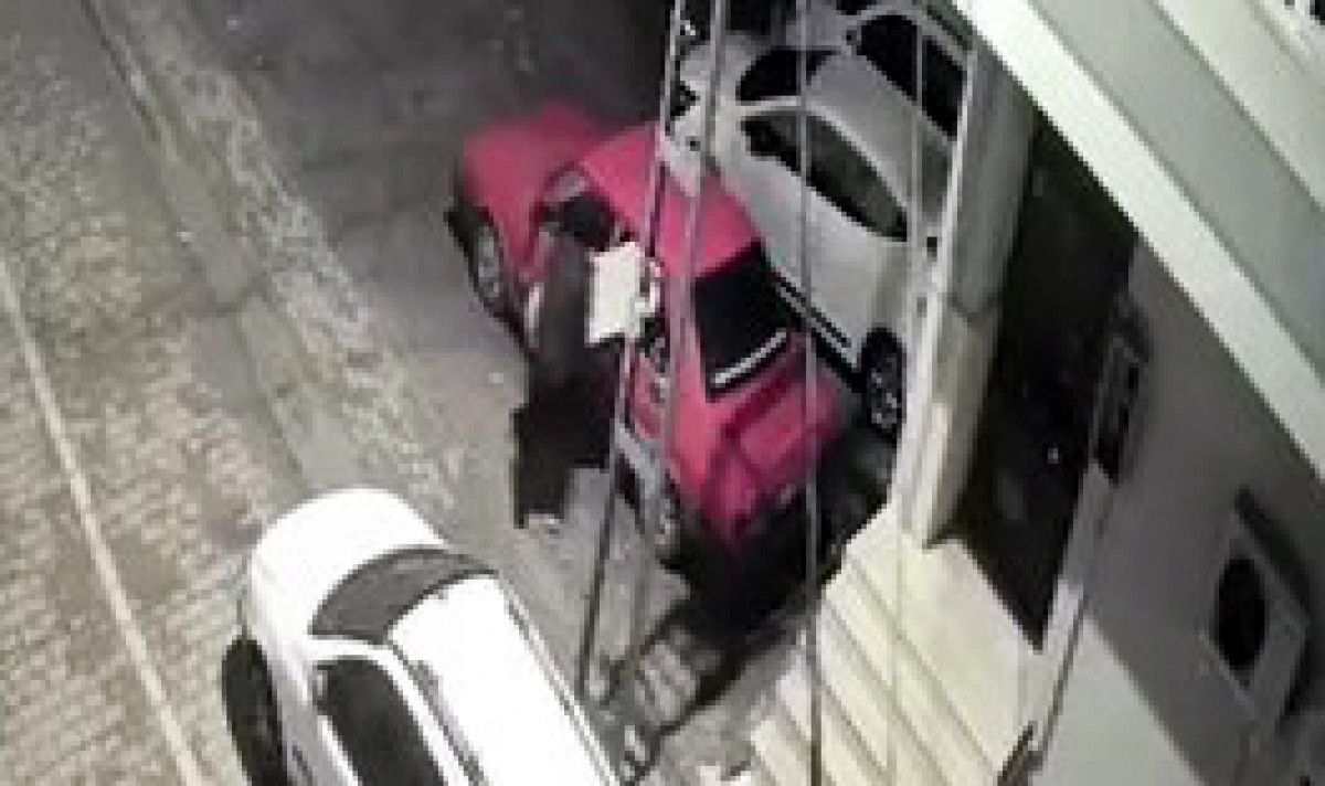 istanbulda otomobilden 20 bin tl degerindeki ses sistemini caldi 1 bStFSHOa