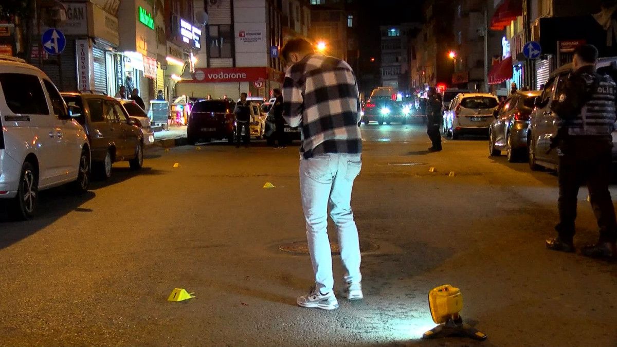 istanbulda otomobile silahli saldiri 2 yarali 2 TzeLHtqV