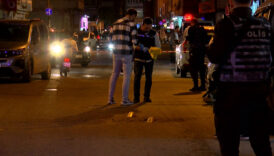 istanbulda otomobile silahli saldiri 2 yarali CZkZRG2N