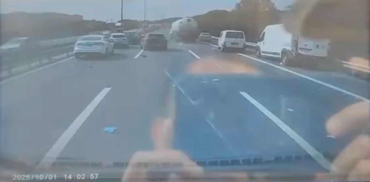 istanbulda zincirleme kaza kamerada 0 bPIqUftD