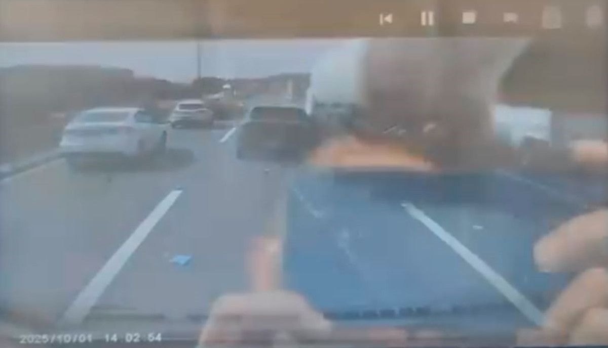 istanbulda zincirleme kaza kamerada 1 TLR9dS3h