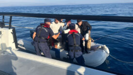 izmirde duzenlenen operasyonlarda toplam 44 duzensiz gocmen yakalandi VXFM82cu