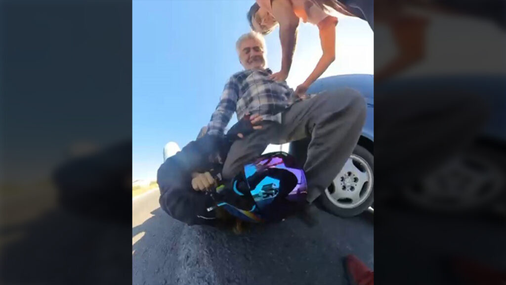 kayseride kiz arkadasini darbeden surucuyu takip edip dovdu ejQP119d