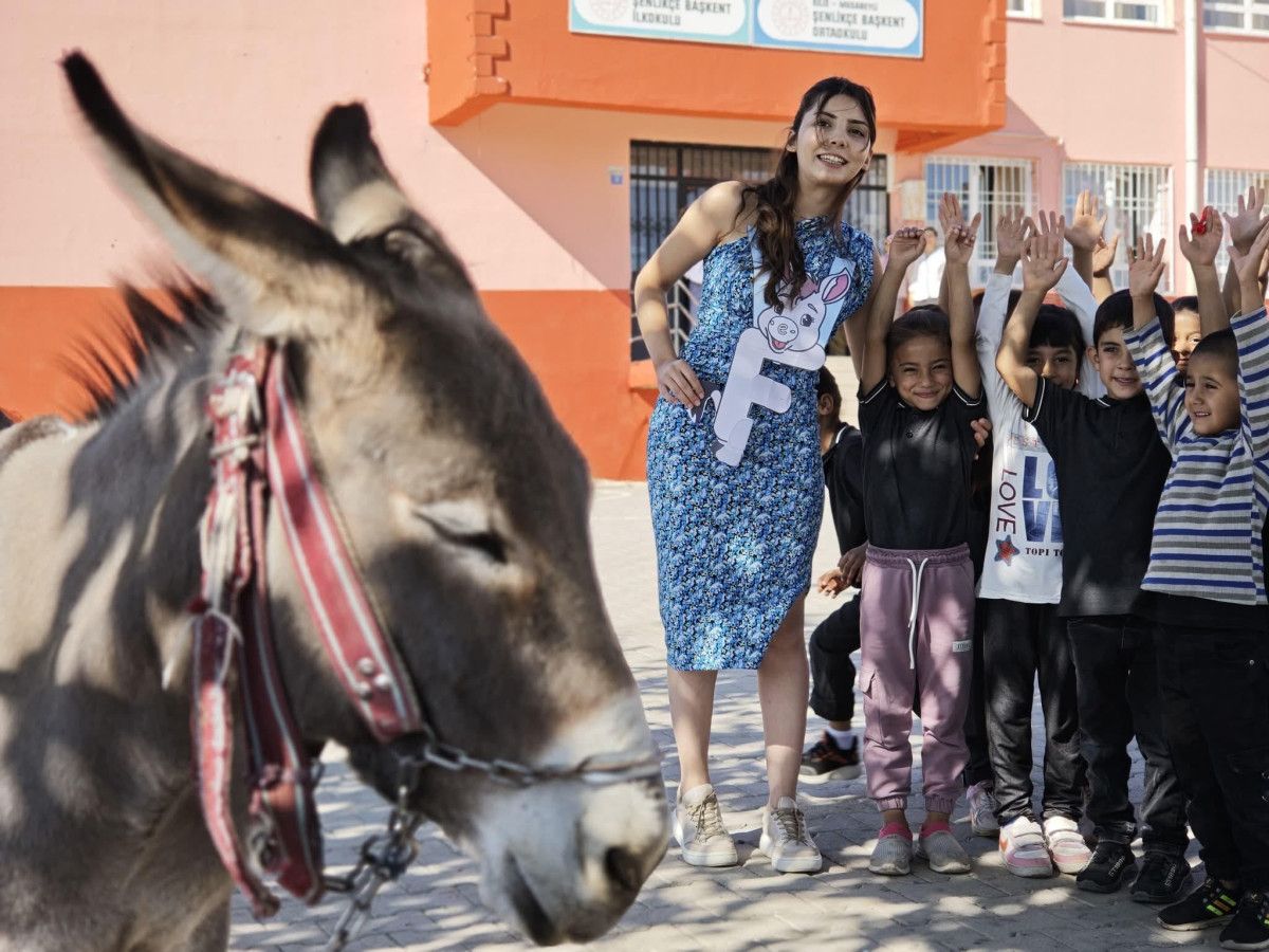 kiliste ogretmenden ogrencilere eglenceli okuma yazma yontemi 1 kRKVPeNv