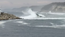 kirklarelide balikci teknesi dev dalgalara karsi koydu G1C2NXty