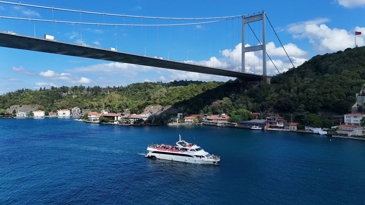 liverpool taraftari istanbulda bogaz turu yapti 3 LIv8IHUN