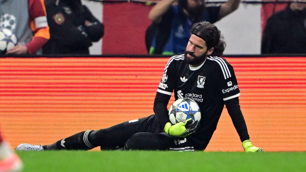 liverpoolda alisson becker en az 2 hafta yok h4qgg8zY