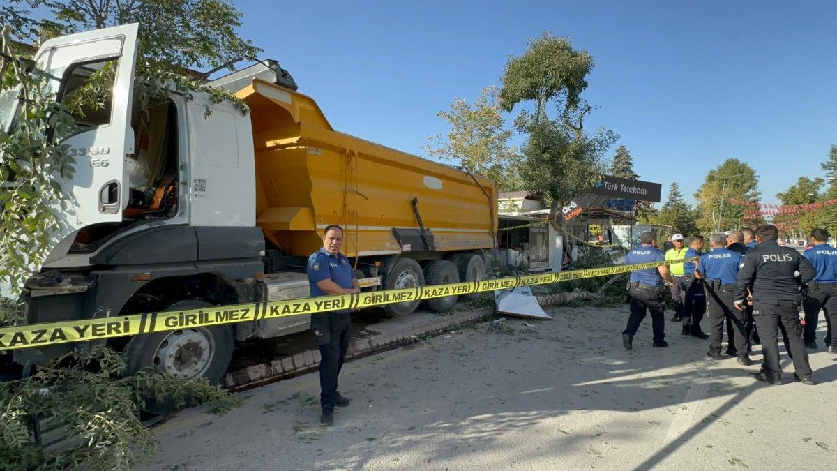 malatyada freni bosalan kamyon is yerlerine carpti 1 hZcDrD48