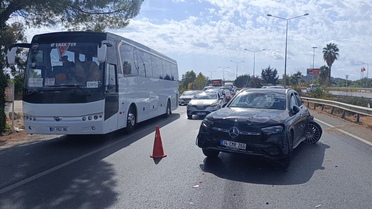 Manavgat’ta 4 ayrı zincirleme kaza 1 manavgatta 4 ayri zincirleme kaza 0 OIbdeMXX