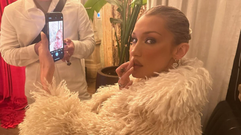 manken bella hadid geri dondu paris moda haftasinda podyumda xKg3dbXz