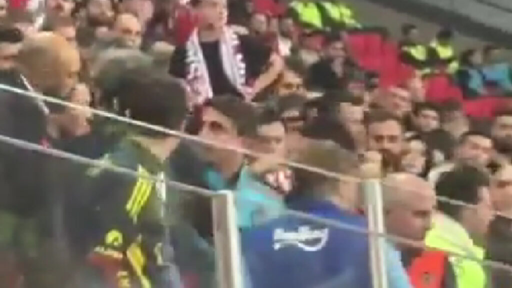 mert hakan yandas ile samsunspor taraftari tartisti QtQVHNku