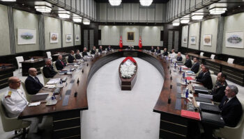 mgk erdogan baskanliginda toplaniyor yeni komuta kademesi ilk kez masada 3DCQlmgx