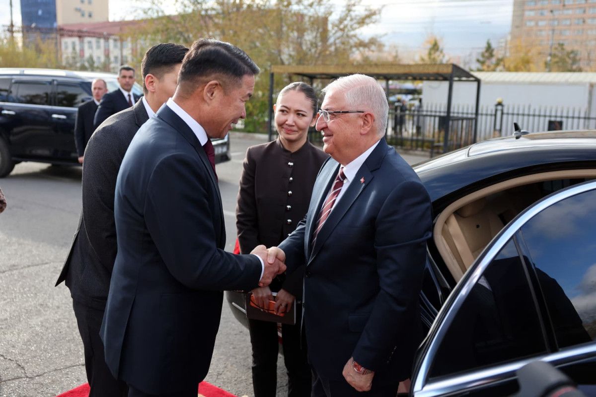 milli savunma bakani gulerden mogolistana ziyaret 0