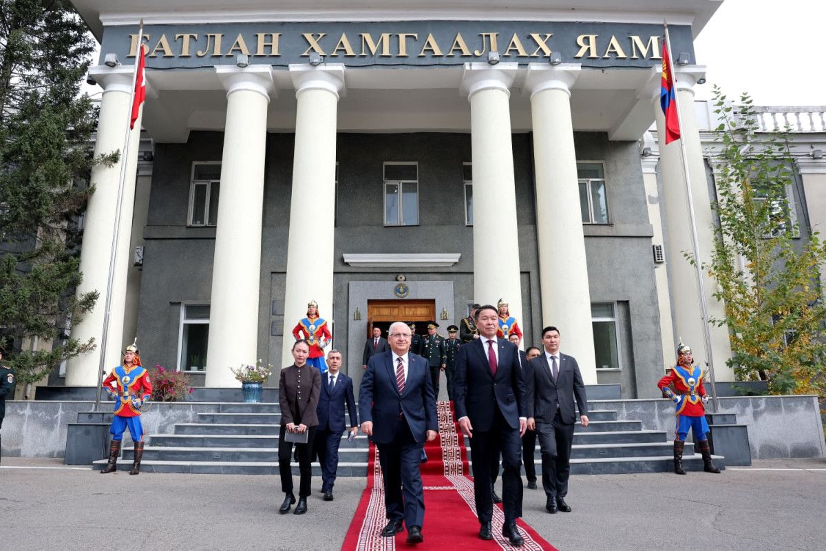 milli savunma bakani gulerden mogolistana ziyaret 4 dV3GiBkc
