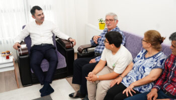 murat kurum hatayda depremden etkilenen acikgoz ailesini ziyaret etti 1sBddnvv