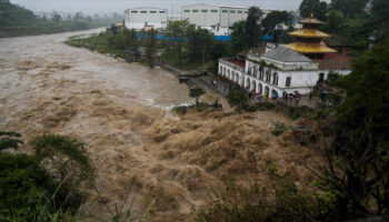 nepaldeki siddetli yagislarin bilancosu 22 olu 12 kayip uv68h8eG