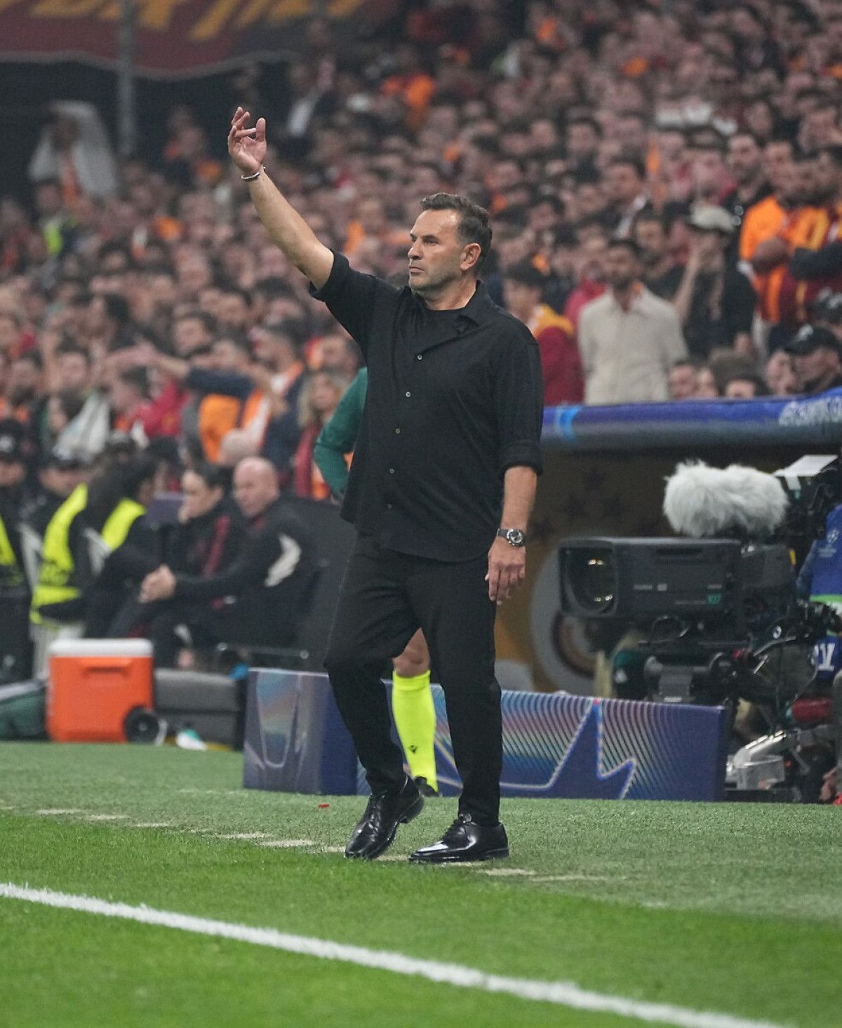 Okan Buruk, Liverpool'a karşı yenilgi yüzü görmedi 1 okan buruk liverpoola karsi yenilgi yuzu gormedi 0 eeZ2WMIG