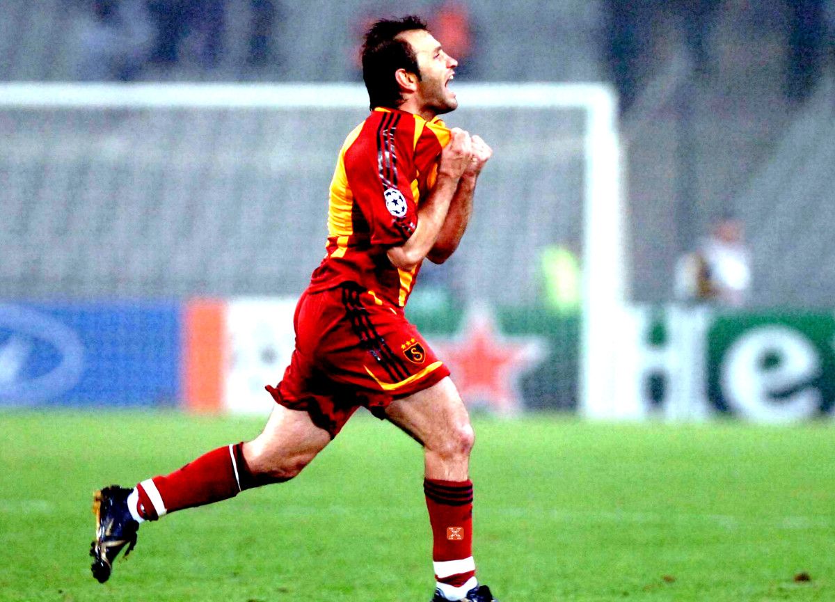 Okan Buruk, Liverpool'a karşı yenilgi yüzü görmedi 2 okan buruk liverpoola karsi yenilgi yuzu gormedi 1 WTkligGe