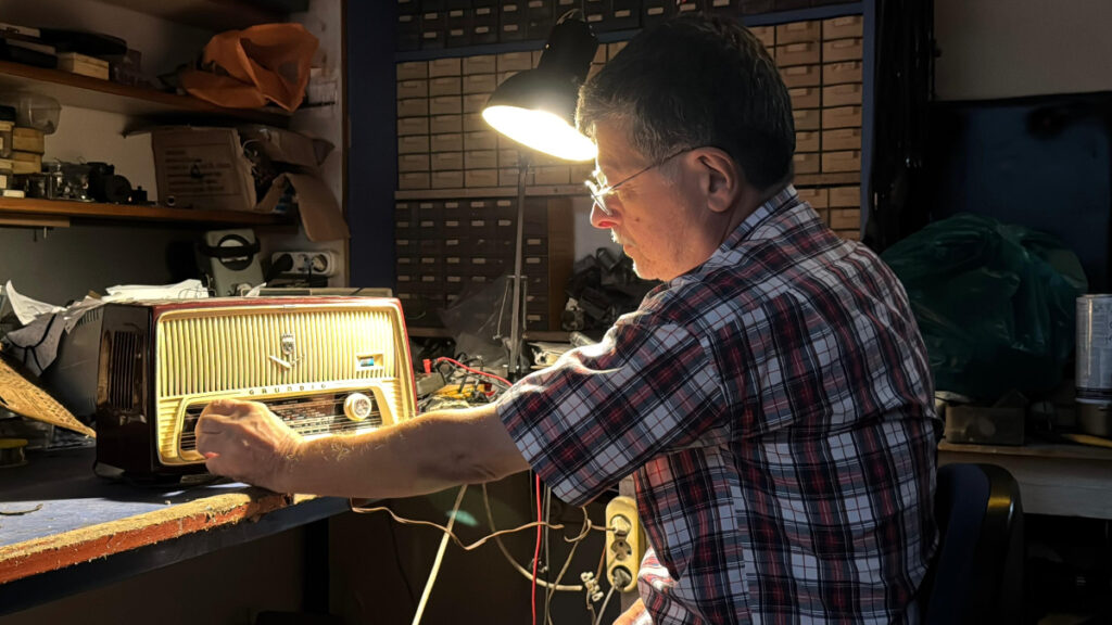orduda 55 yildir antika radyolara yeniden ses veriyor UzVPOQSn