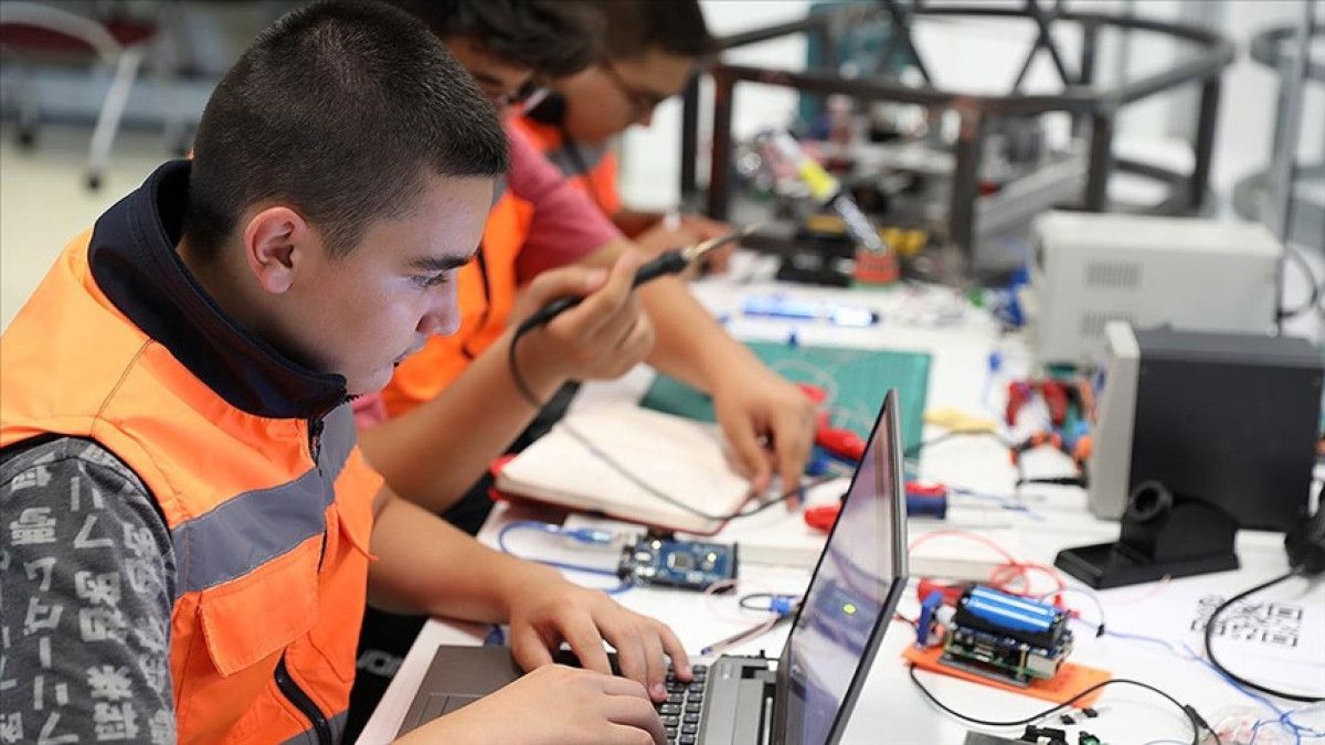 sahadaki isim anlatti universite mezunu degil meslek bilen ariyoruz 6 XAOLUjrV