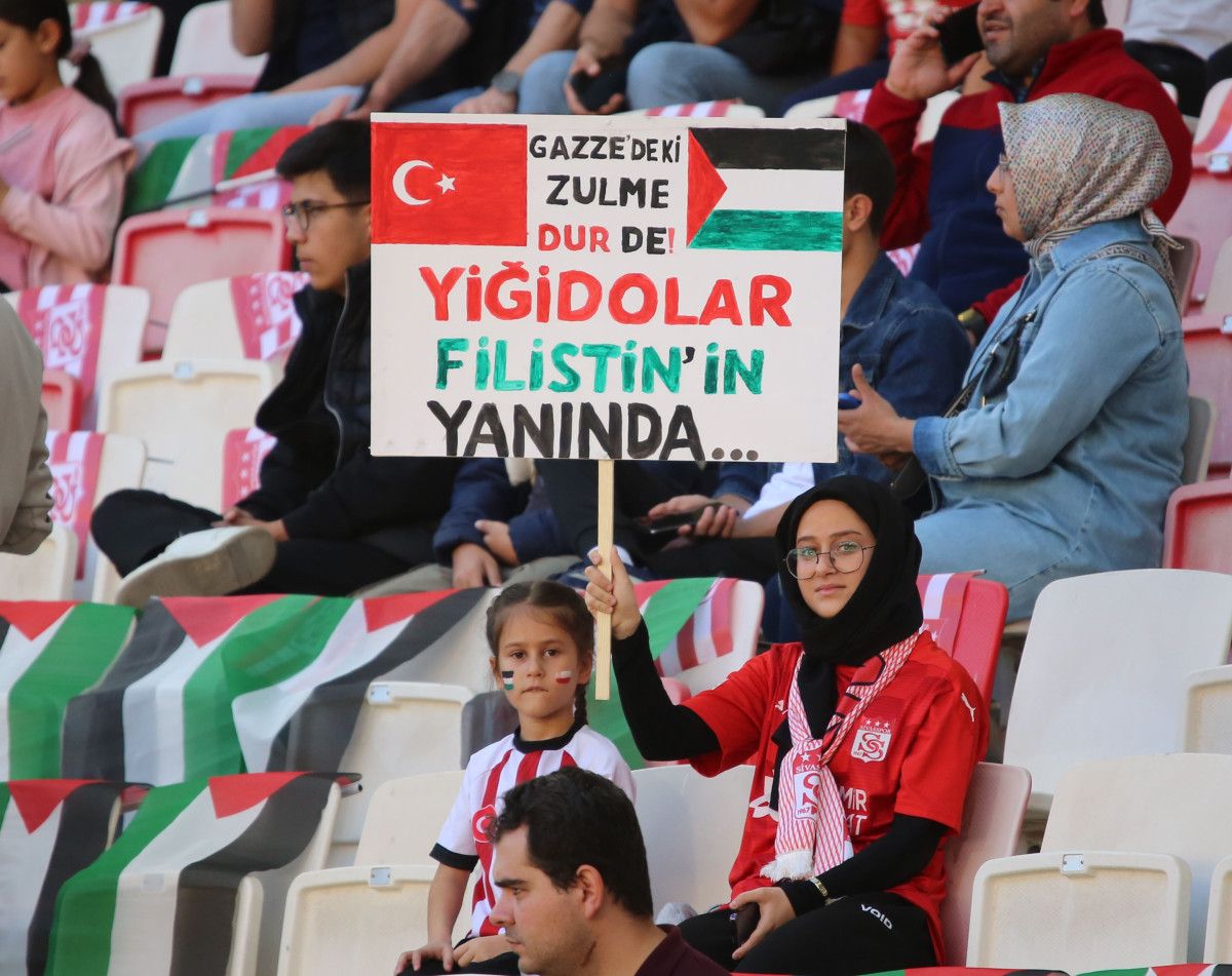 sivasspor taraftarindan gazze koreografisi 4 OtyIz26O