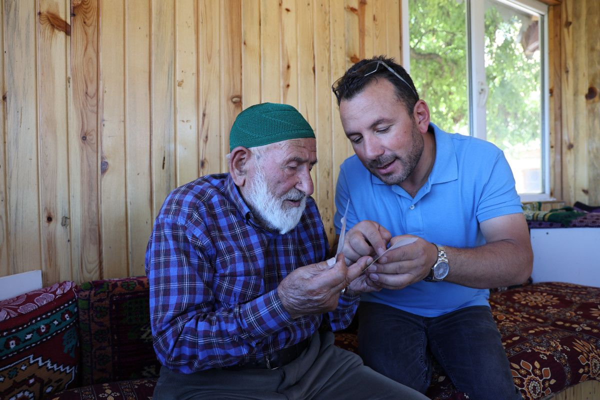sivasta 95 yasindaki yasli adam sagligini sut urunleri ile koruyor 3