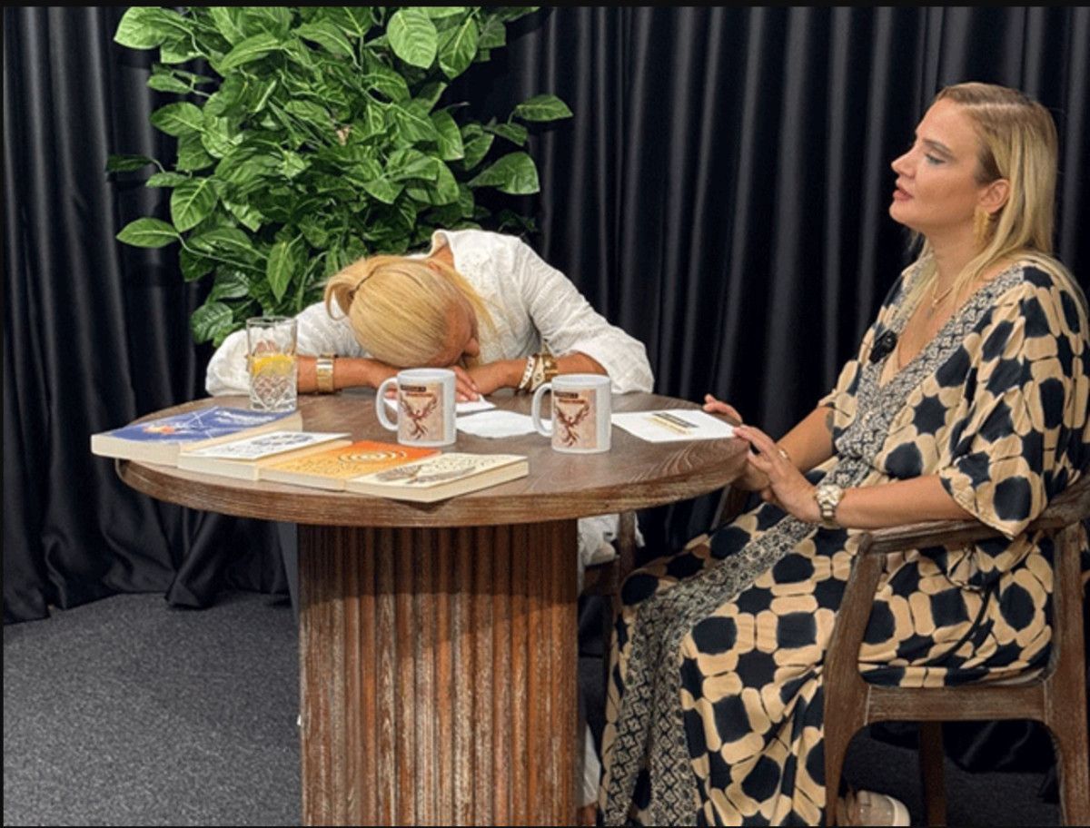 tugba ozay programda uyuyakaldi o anlar sosyal medyada gundem oldu 2 XVUSIN9y