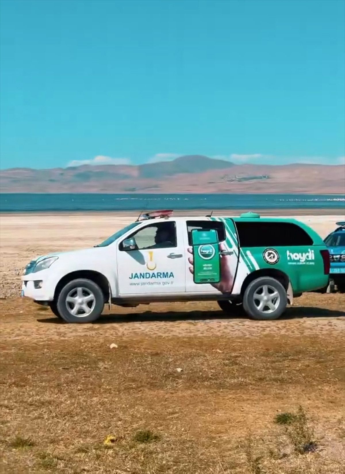 vanda flamingolar jandarmaya emanet 1 fBv7zBlh