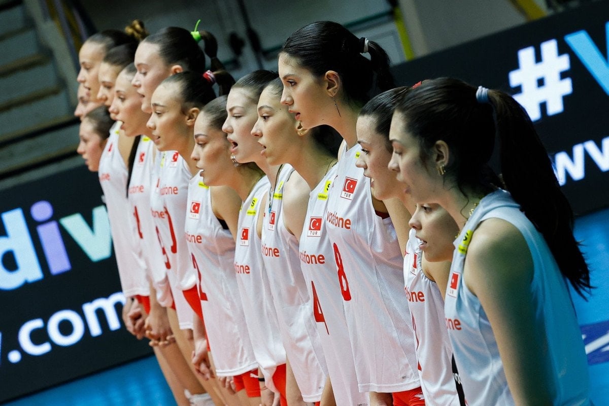 18 yas alti kadin milli voleybol takimi yari finale cikti 1 NYTFDVbZ