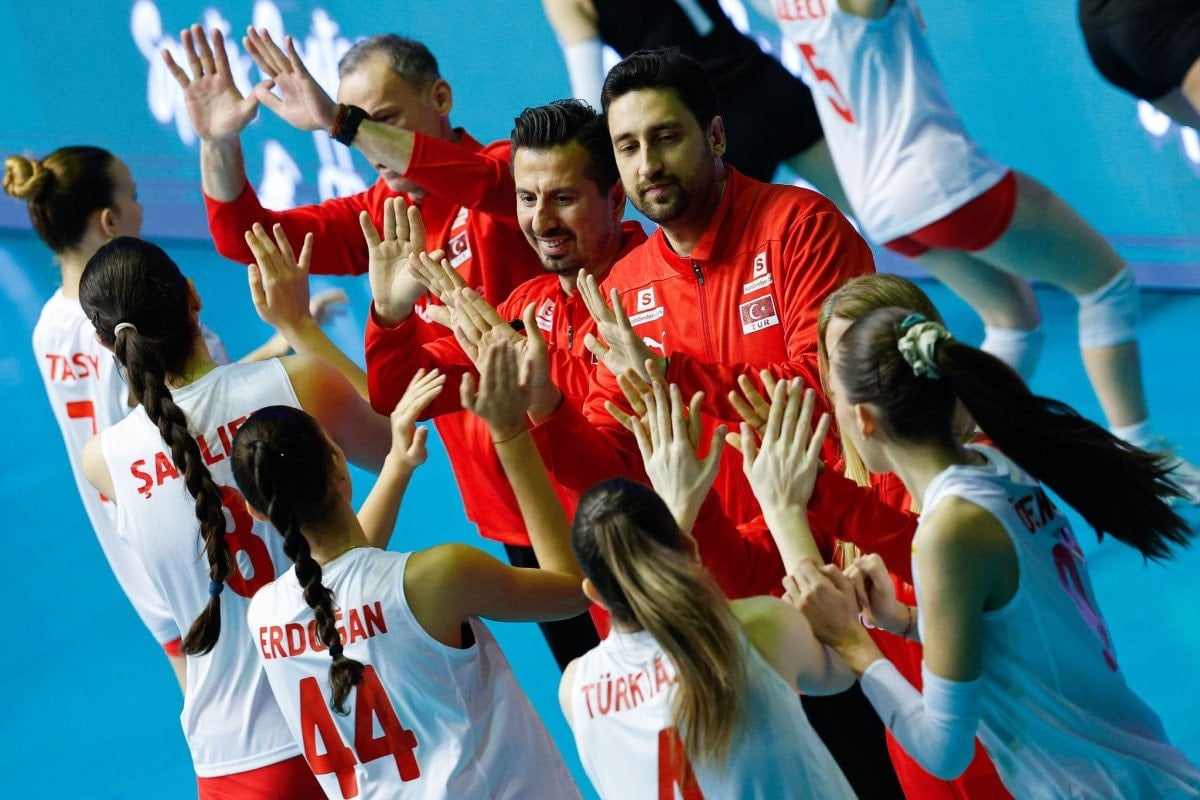 18 yas alti kadin milli voleybol takimi yari finale cikti 2 3EraMU4g