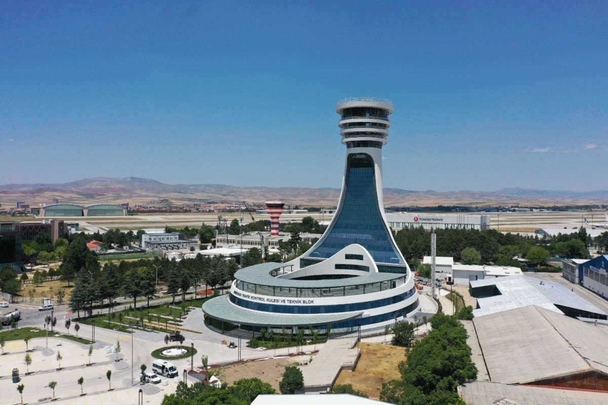 abdulkadir uraloglu esenboga havalimaninda tamamlanan 3 pistimizi hizmete aciyoruz 1 1YKbbvRG