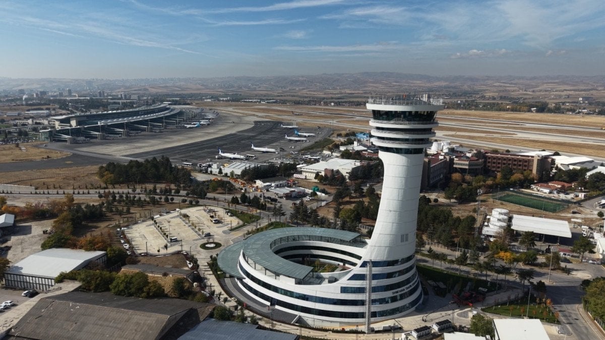 abdulkadir uraloglu esenboga havalimaninda tamamlanan 3 pistimizi hizmete aciyoruz 4 tALsNQmV