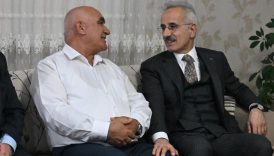 abdulkadir uraloglu sehit ailesini ziyaret etti RxBjQsSr