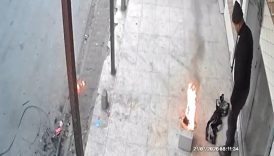 adanada benzinle harlamaya calistigi ates aniden parladi panik anlari kamerada AWT4Hagt