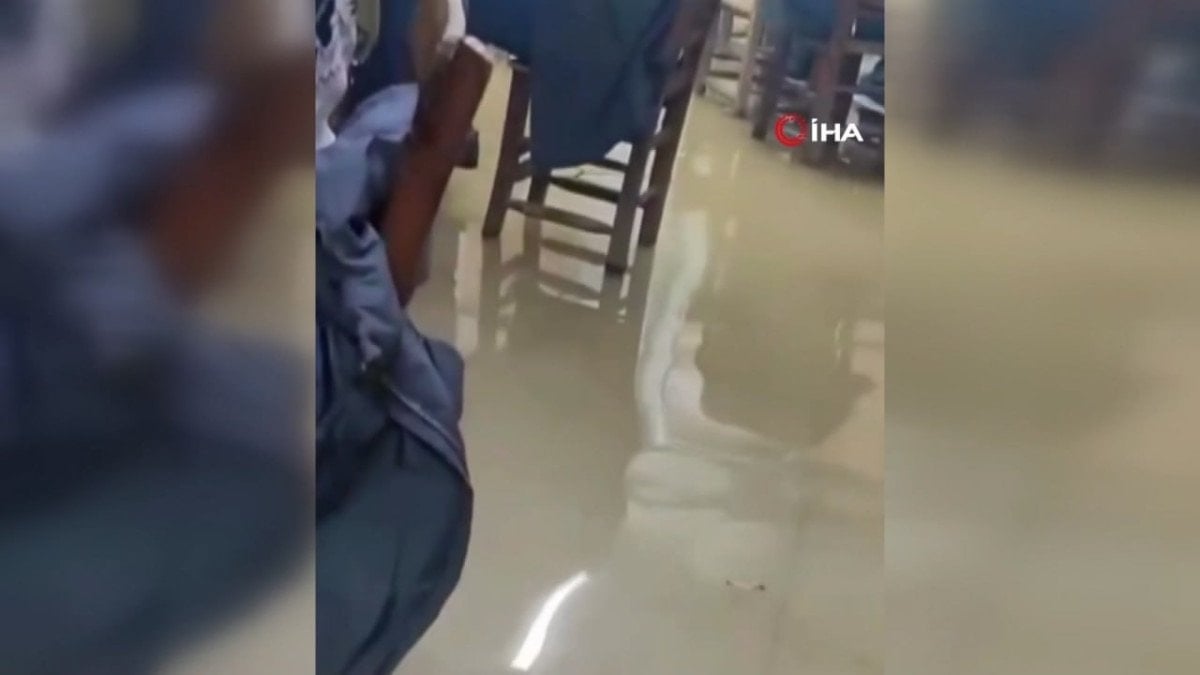 adanada kiraathaneyi su basmasi da oyuna engel olmadi 1 LRd2I5z7