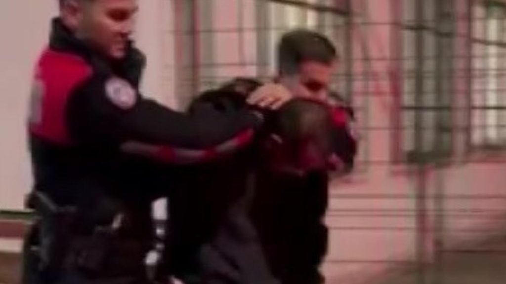 adanada tartistigi arkadasini tabancayla vuran supheli yakalandi hxCaC43c