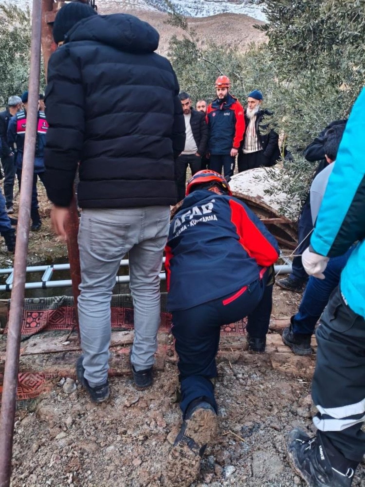 adiyamanda kuyuya dusen genc operasyonla kurtarildi 0 2nBq45fS